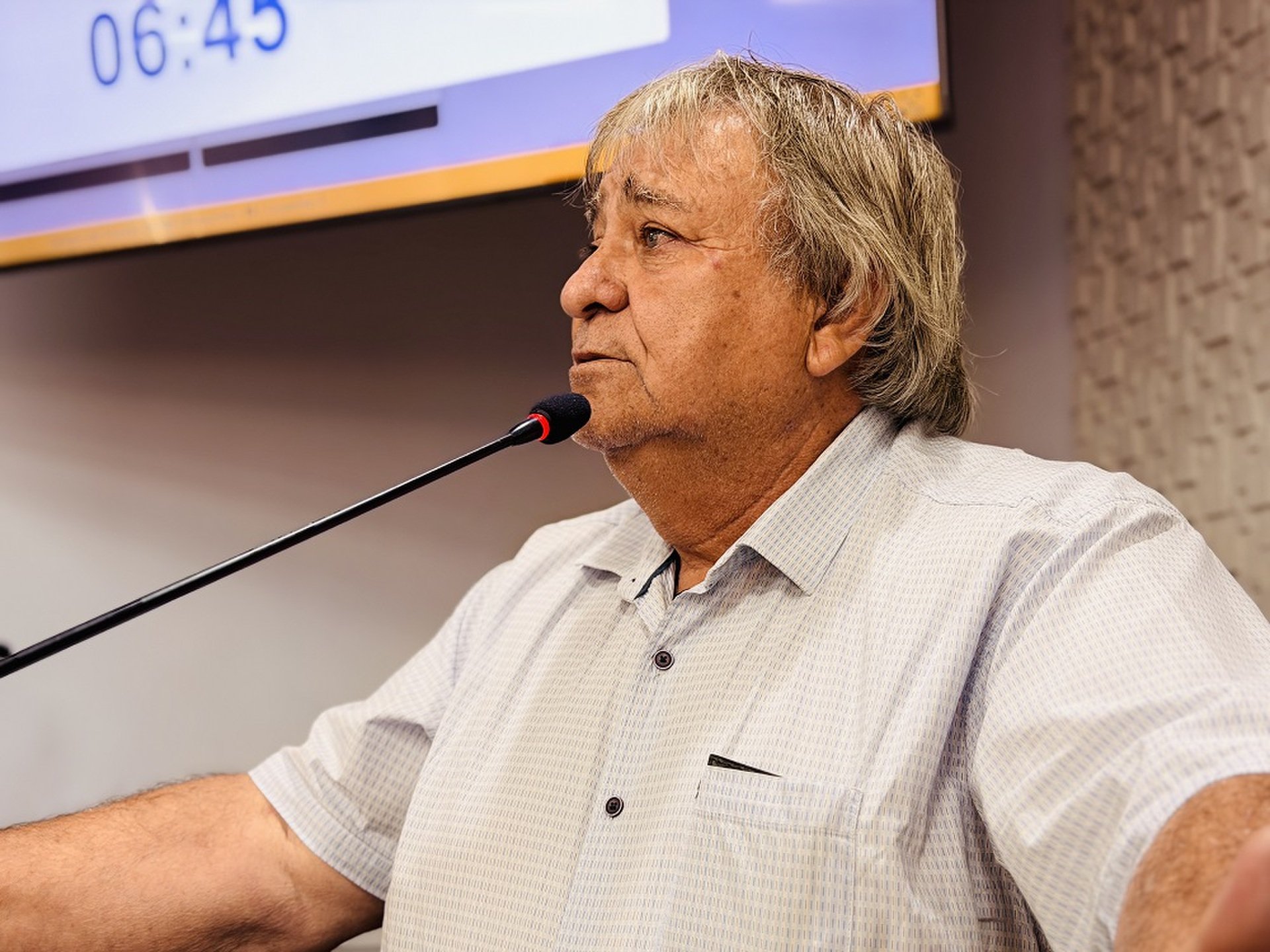 Nadir Barbosa solicita avaliação para implantação de nova elevada na Rua Itália