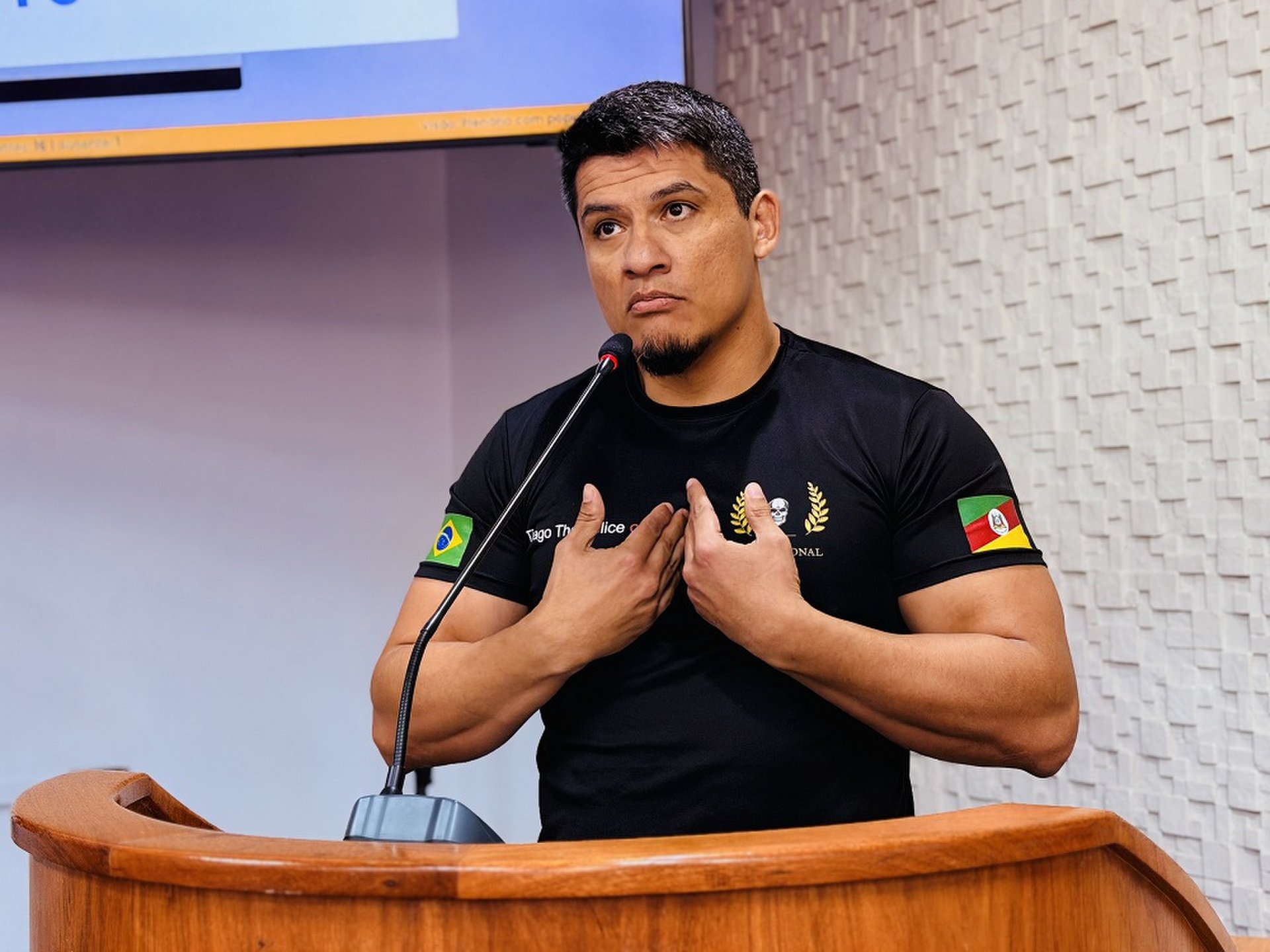 Tiago The Police encaminha pedidos de melhorias em diferentes pontos de Erechim