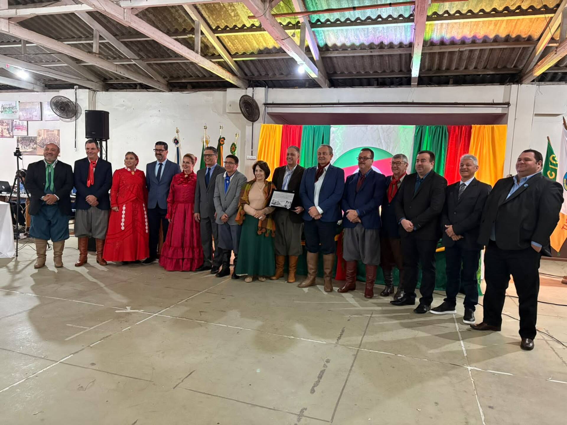 Sessão solene homenageia o tradicionalista Sr. Osnei Dilari da Silveira