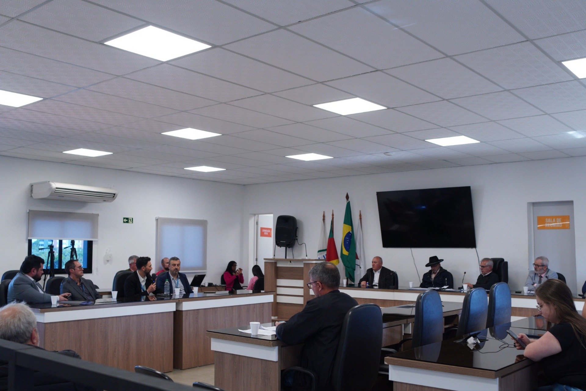 Comissão Especial sobre a Revitalização do Comércio de Viamão debate demandas do setor com representantes de instituições bancárias