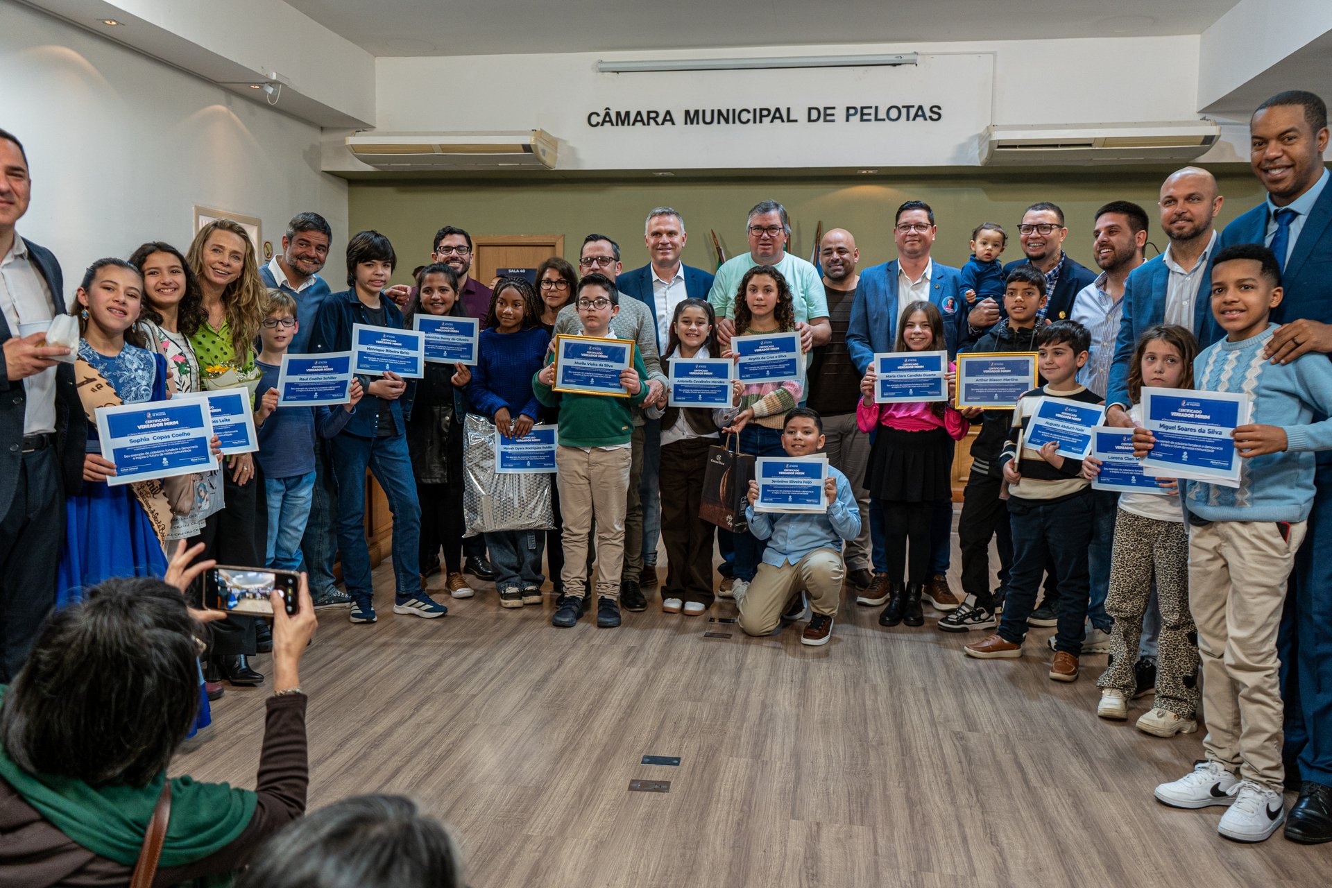 Vereadores mirins ocupam cadeiras no Poder Legislativo