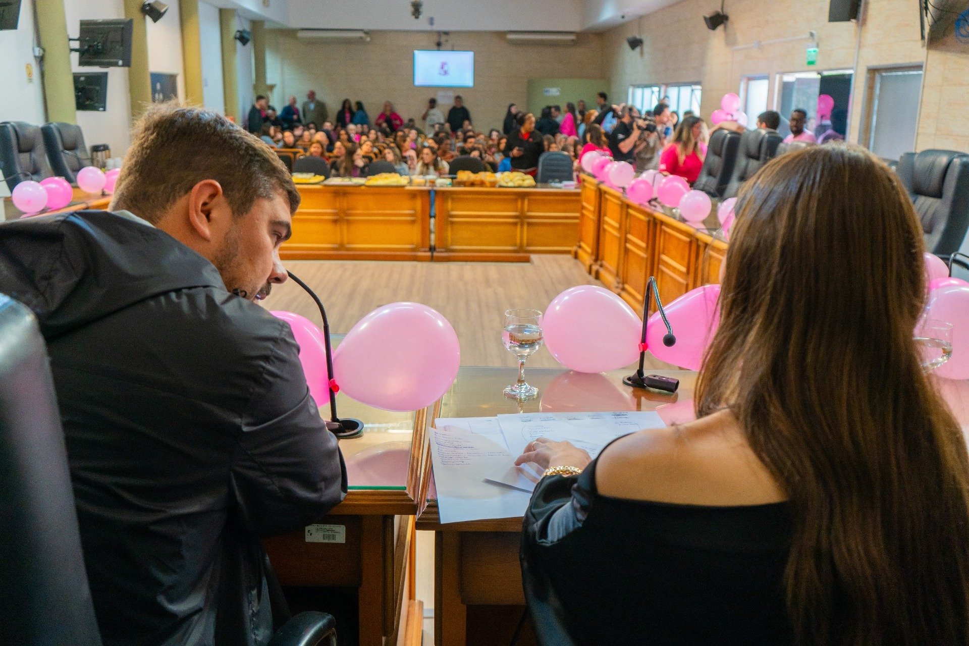 Poder Legislativo proporciona debates sobre o Outubro Rosa