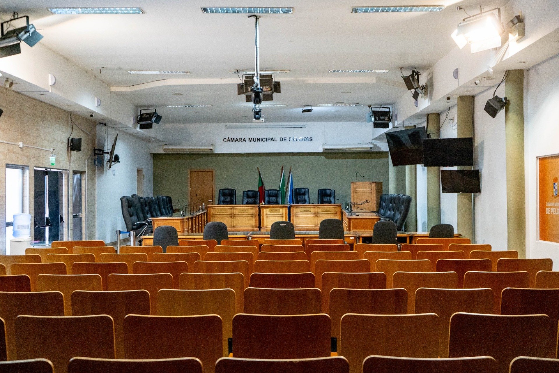 Falta de energia inviabiliza atividades no Legislativo