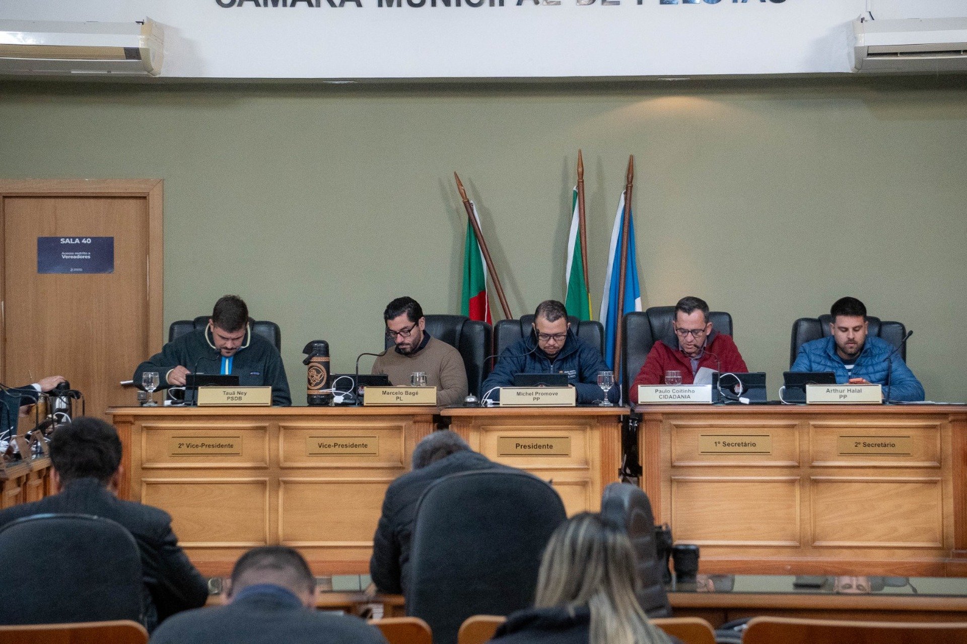 Câmara realiza três sessões e reunião da CCJ