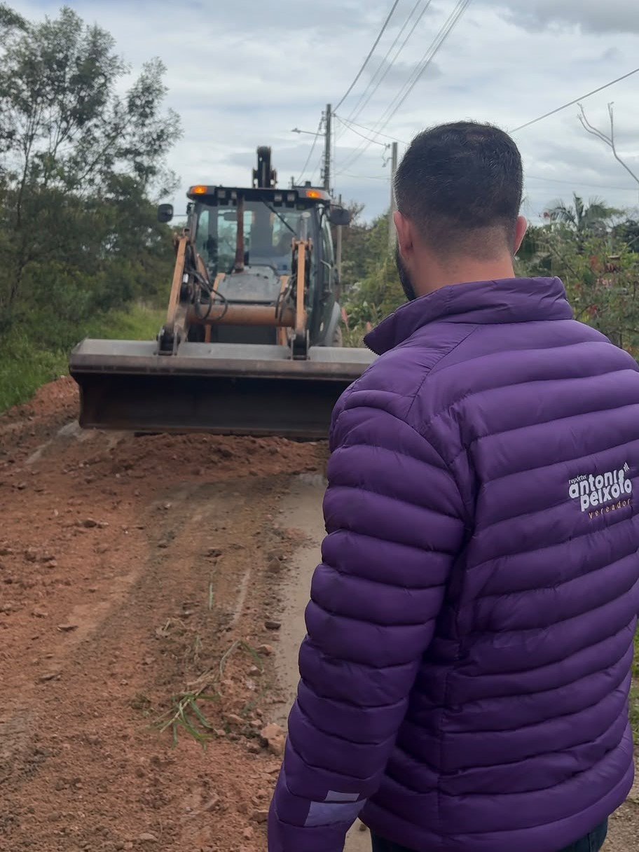 Vereador acompanha melhorias viárias na Sanga Funda