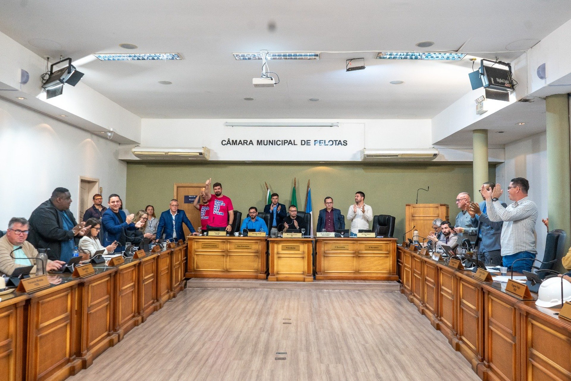 Legislativo aprova 14º salário para agentes comunitários e de endemias