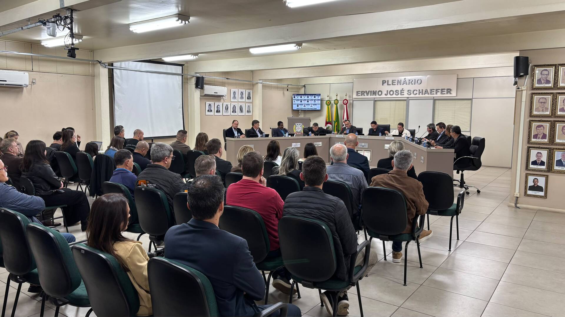 Câmara concede Moções Congratulatórias à Polícia Civil e à cantora Josiane Bittencourt