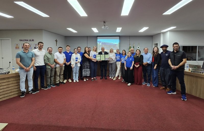 Câmara de Vereadores entrega Moção de Aplausos ao Jornal Alto Uruguai por seus 60 anos de história