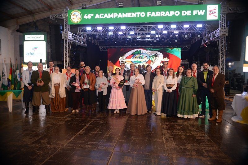 Sessão da Câmara no 46º Acampamento Farrapo homenageia nomes que ajudam a preservar a tradição gaúcha