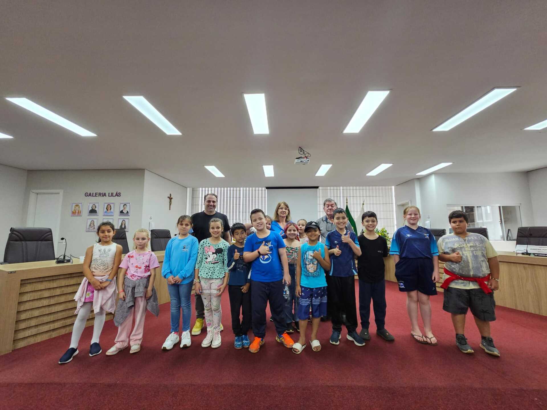 Câmara de Vereadores recebe estudantes da Escola Duque de Caxias