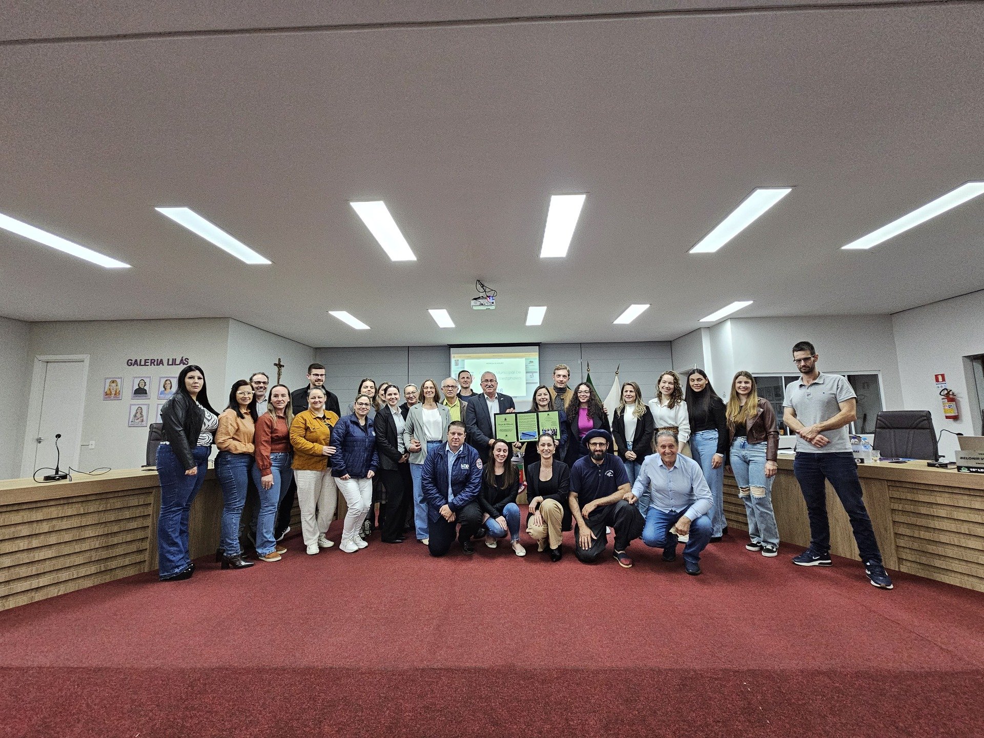 Câmara entrega Moção de Aplausos a profissionais de Enfermagem do Hospital Divina Providência