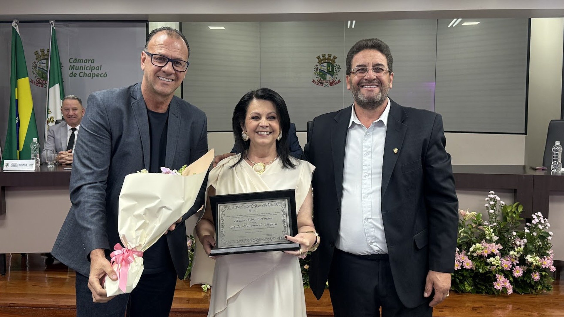 Elisiani Schmidt Sanches recebe título de Cidadã Honorária de Chapecó