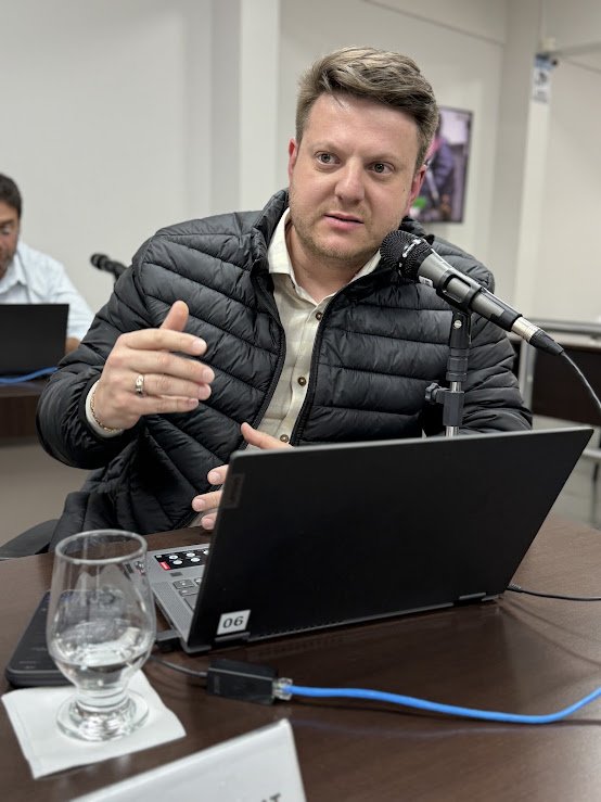 Câmara de Chapecó aprova propostas voltadas à segurança, cultura e incentivo à leitura
