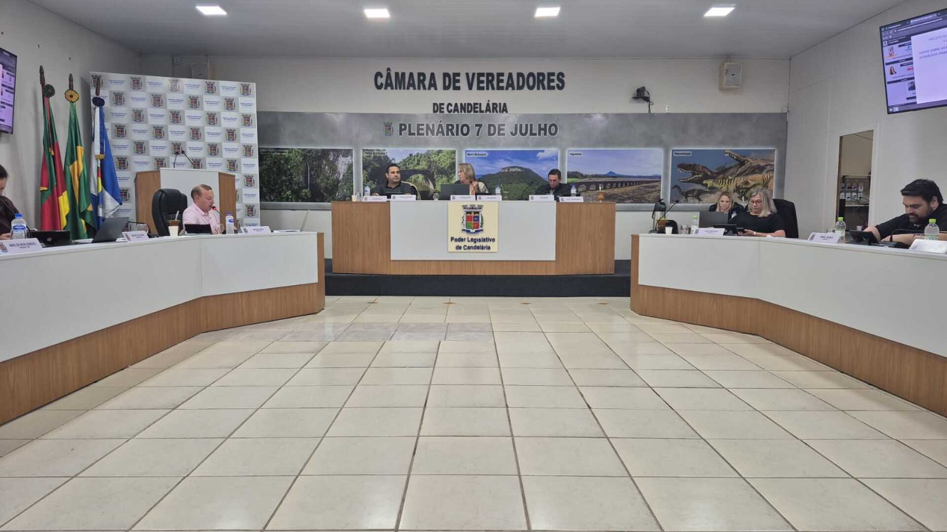 Câmara aprova projetos e emendas durante sessão ordinária desta segunda-feira