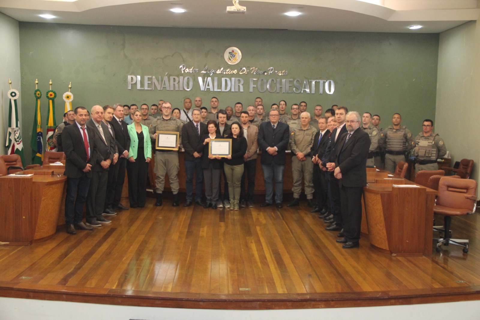 Legislativo realiza homenagens