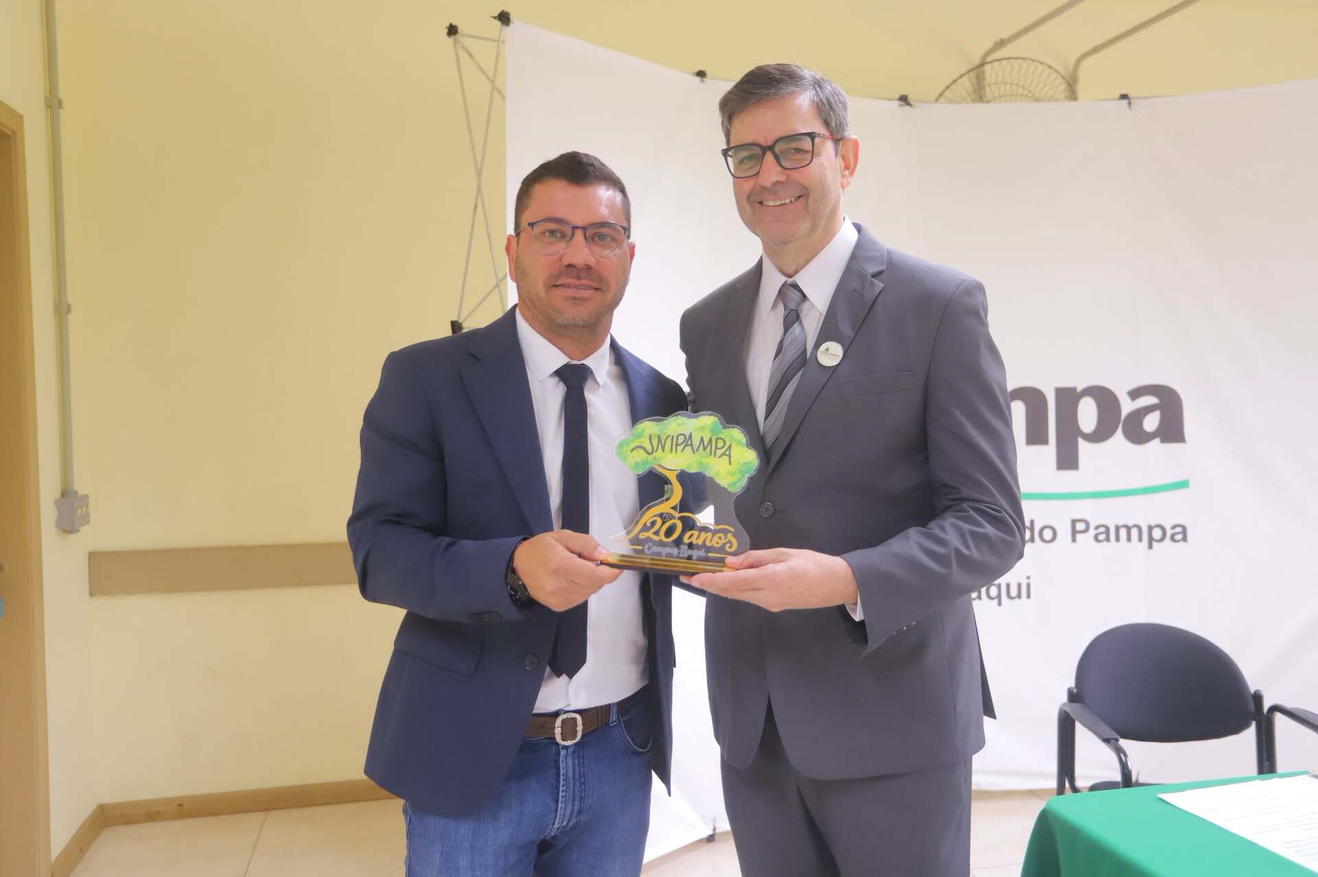Câmara Recebe Homenagem da Unipampa como Instituição Parceira em Celebração aos 20 Anos do Campus Itaqui
