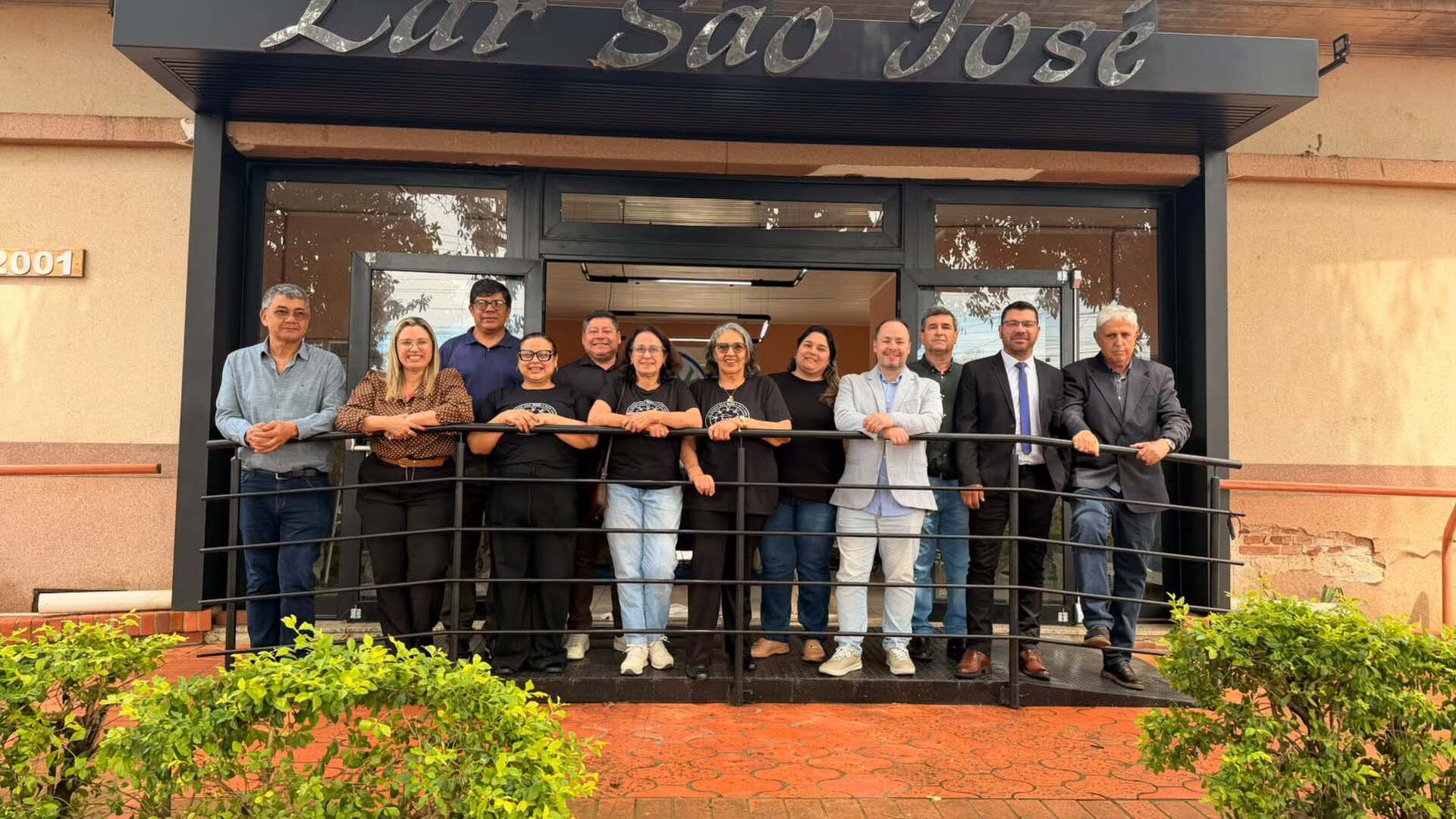 Vereadores promovem almoço no Lar São José em celebração à Semana do Idoso